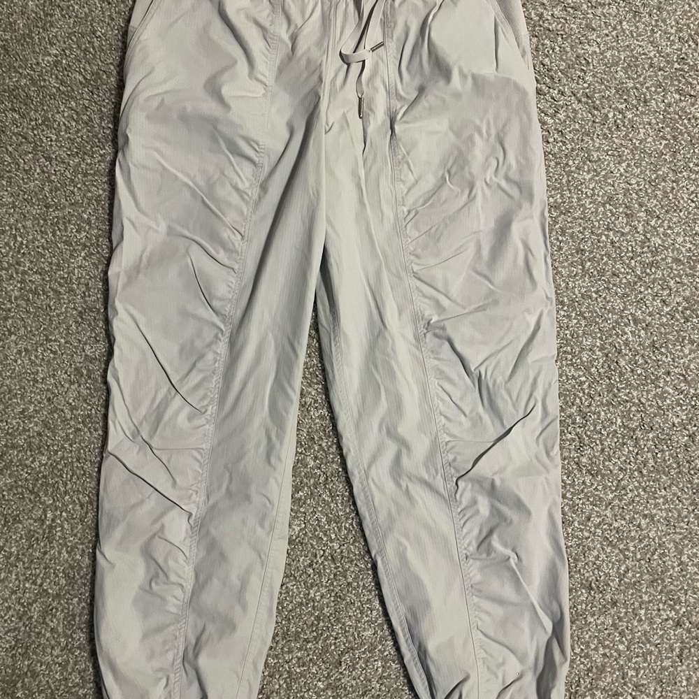 NWOT: lululemon women dance studio lined jogger size 10